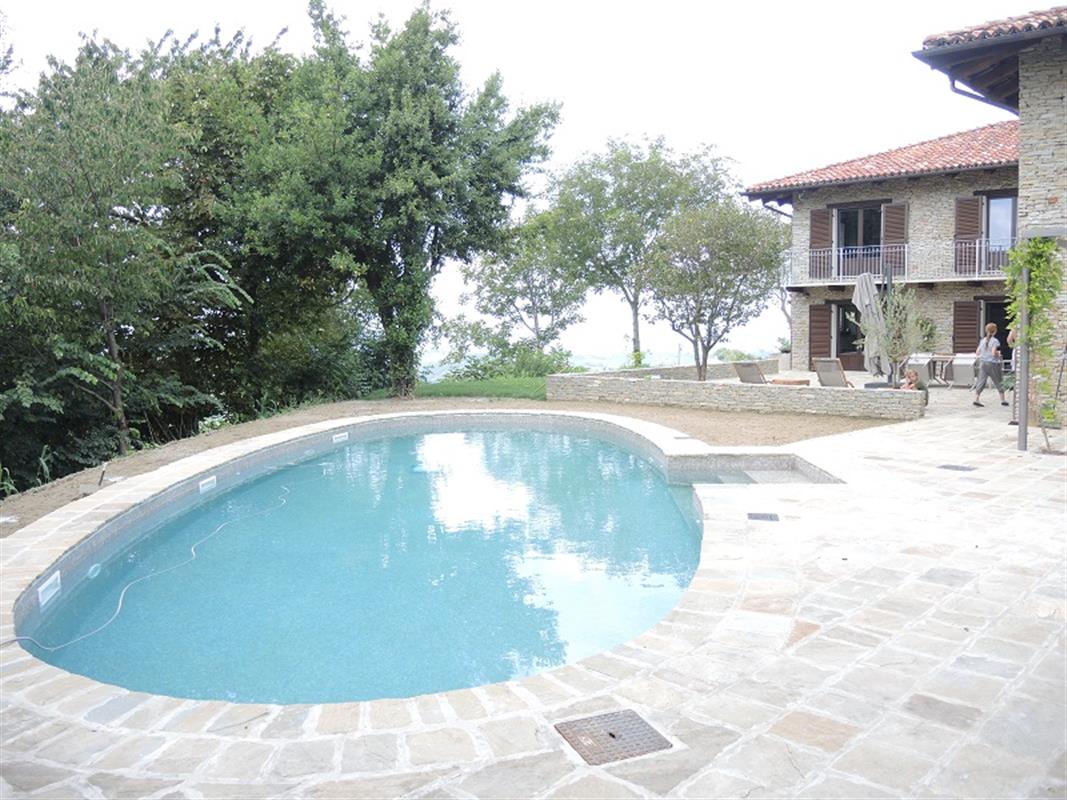 Pavimento e bordo per piscina in Pietra Braun Naturale n°19