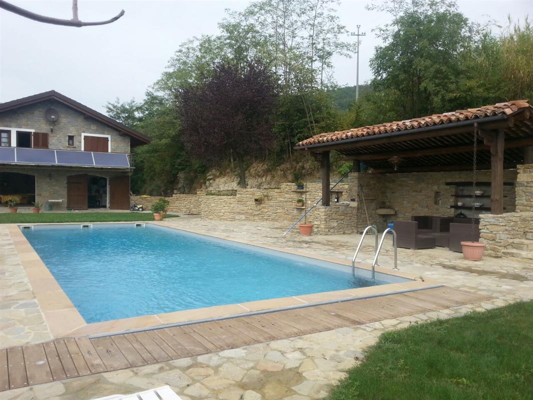 Pavimento e bordo per piscina in Pietra di Langa Naturale n°24