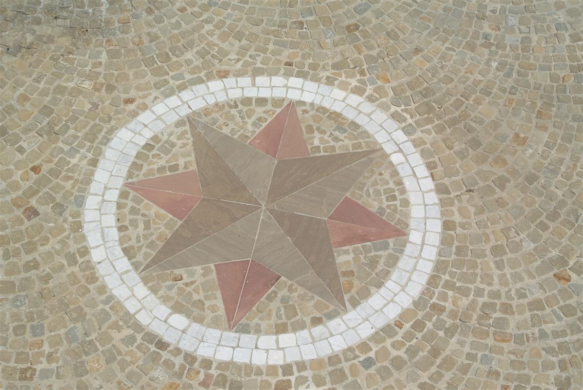 Rosa dei venti in pietra n°8