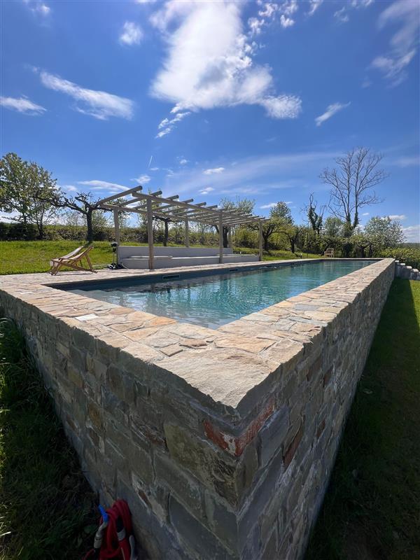 Pavimento e bordo piscina in Pietra di Langa Naturale n°42
