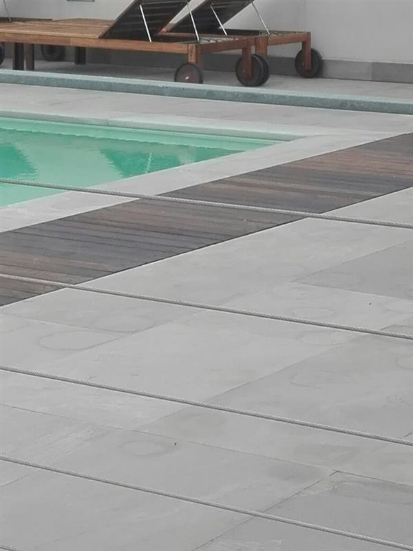 Pavimento e bordo per piscina in Pietra Alpina Naturale n°38