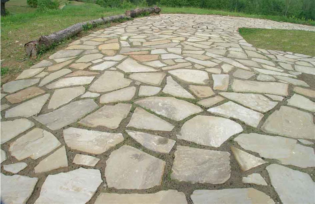 Pavimentazione tipo Opus Incertum in Pietra Braun Naturale  n°3