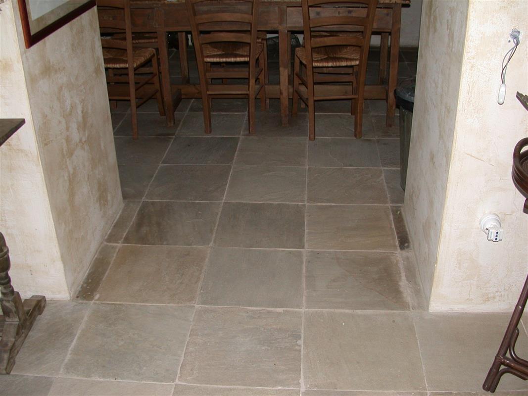 Pavimento interno in Pietra Braun Naturale n°38