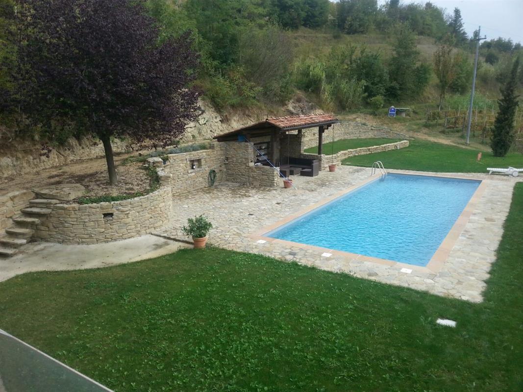 Pavimento e bordo per piscina in Pietra di Langa Naturale n°26