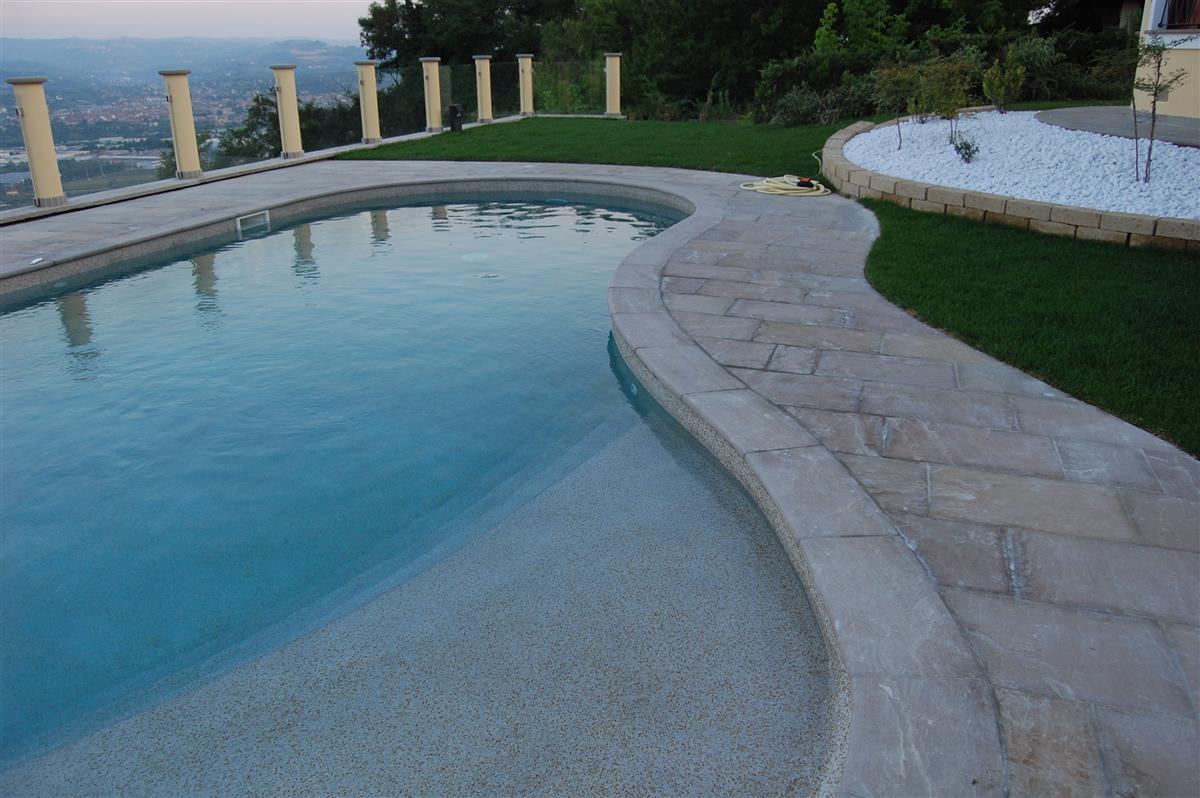 Pavimento e bordo per piscina in Pietra Gaia Naturale n°30