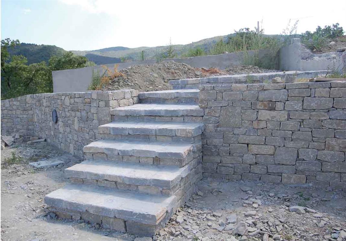 Scala esterna in Pietra di Langa Naturale n°7