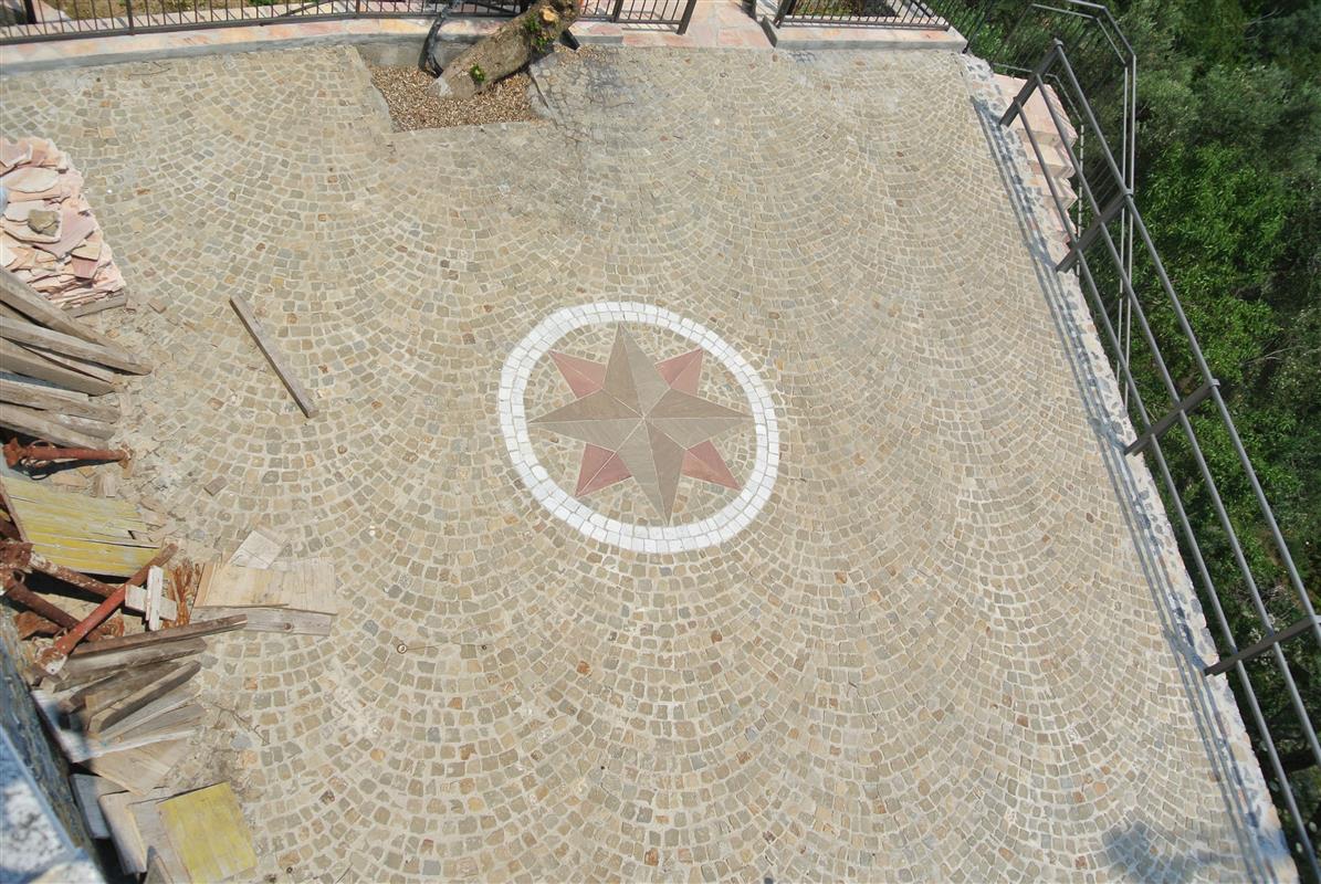 Rosa dei venti in pietra n°9