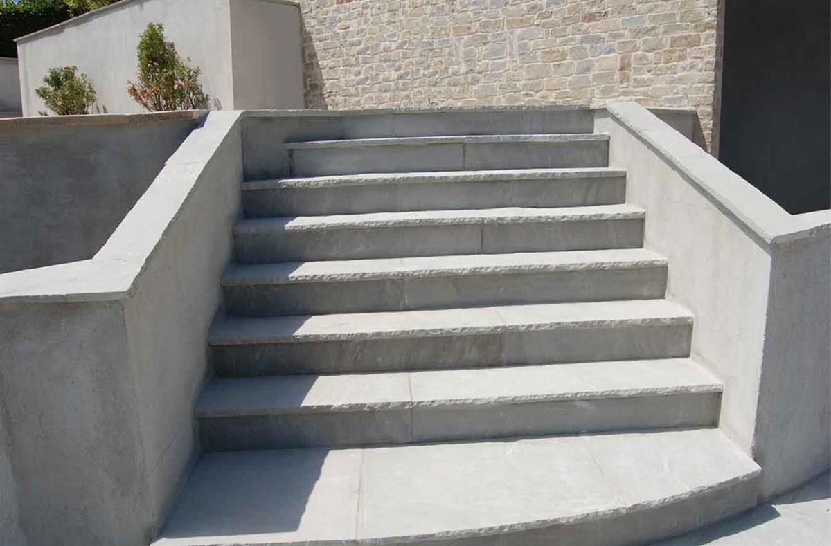 Scala esterna in Pietra Gaia Naturale n°10