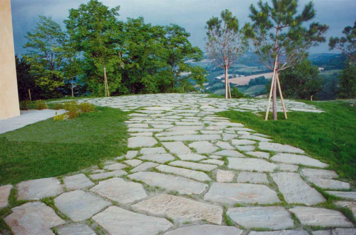 Pavimentazione tipo Opus Incertum in Pietra di Langa Naturale n°1