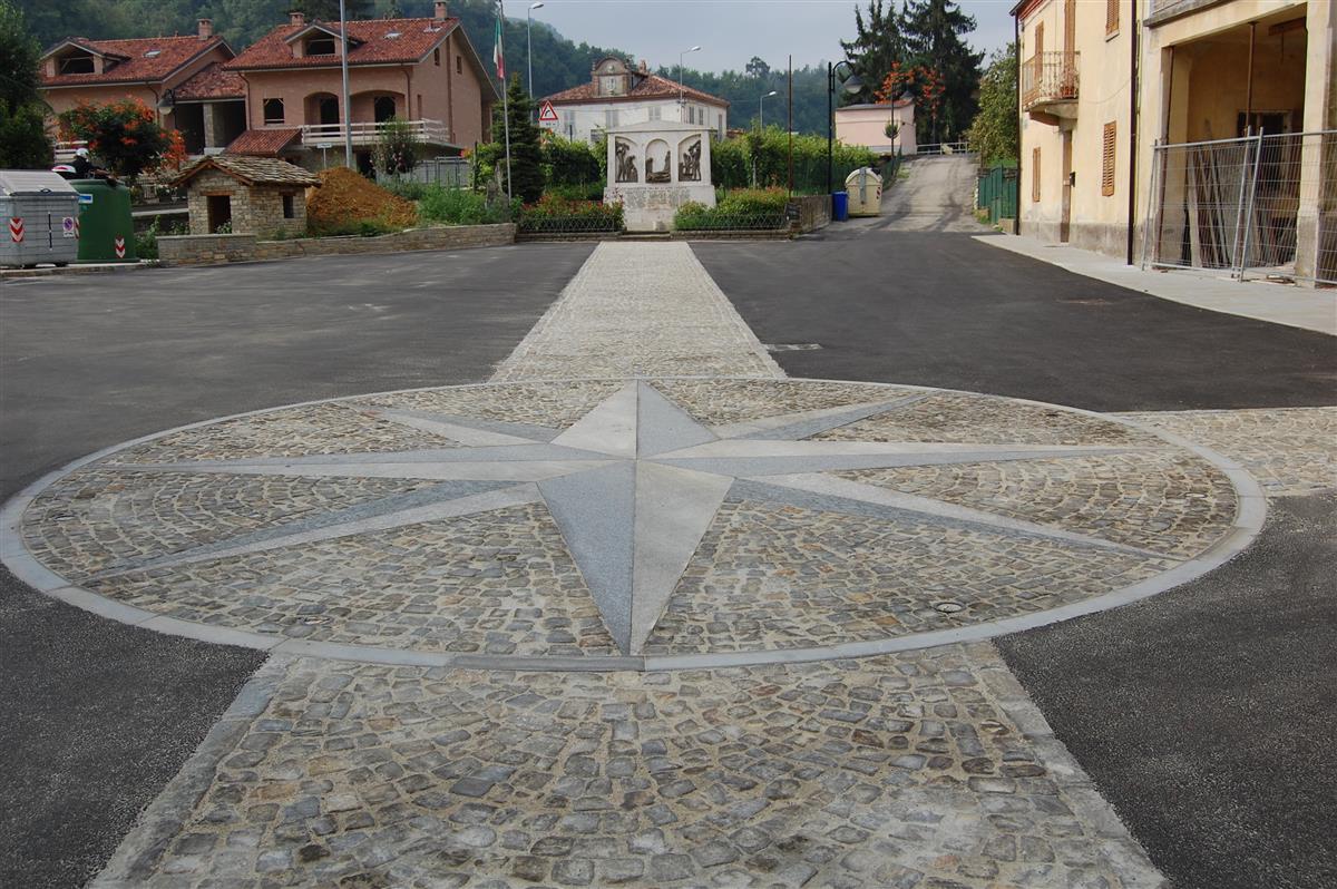 Rosa dei venti in pietra n°12