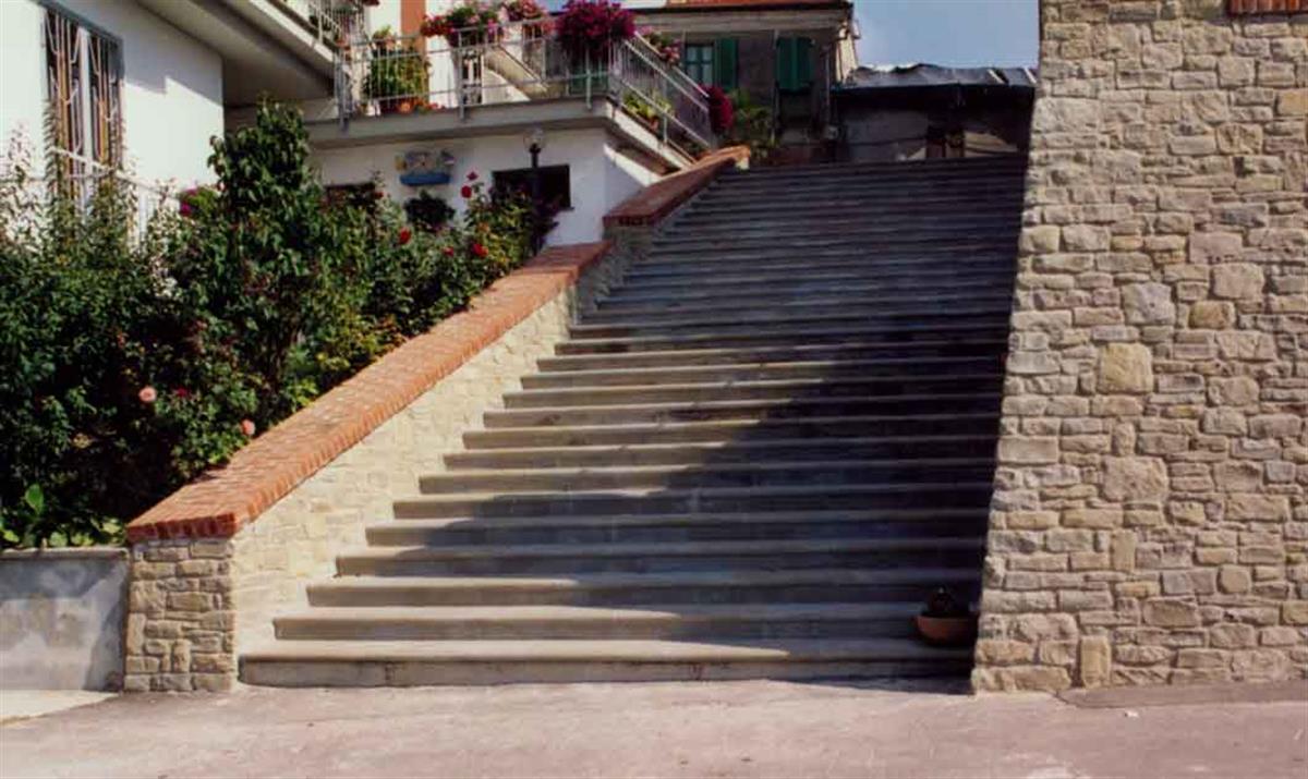 Scala esterna in Pietra Alpina Naturale n°8
