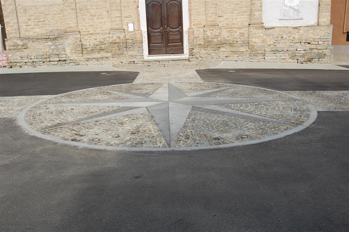 Rosa dei venti in pietra n°13