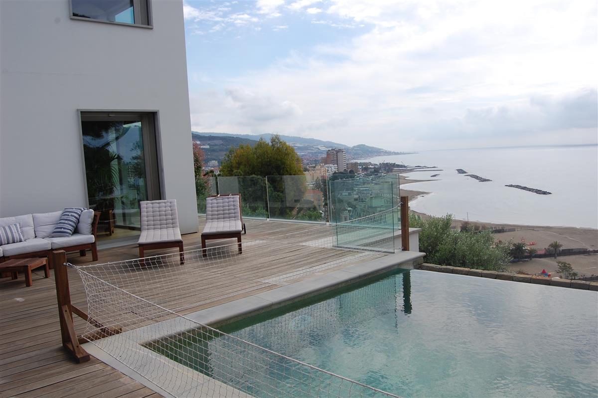 Pavimento e bordo per piscina in Pietra Alpina Naturale n°36