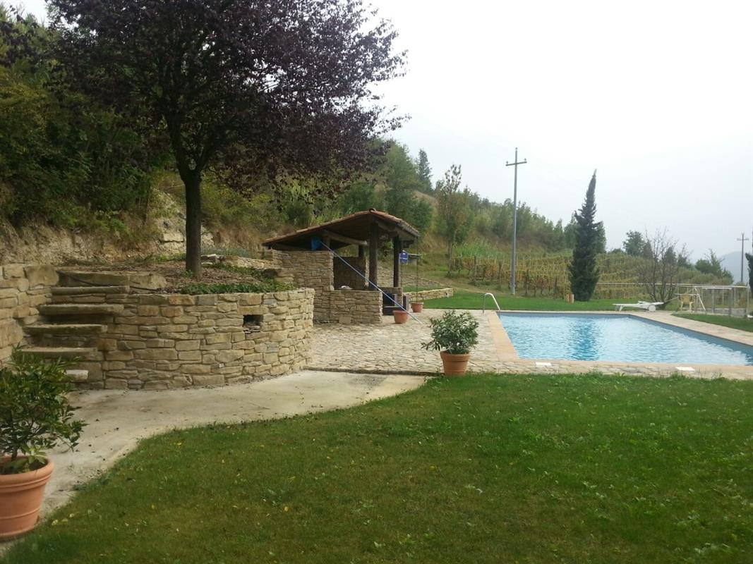 Pavimento e bordo per piscina in Pietra di Langa Naturale n°25