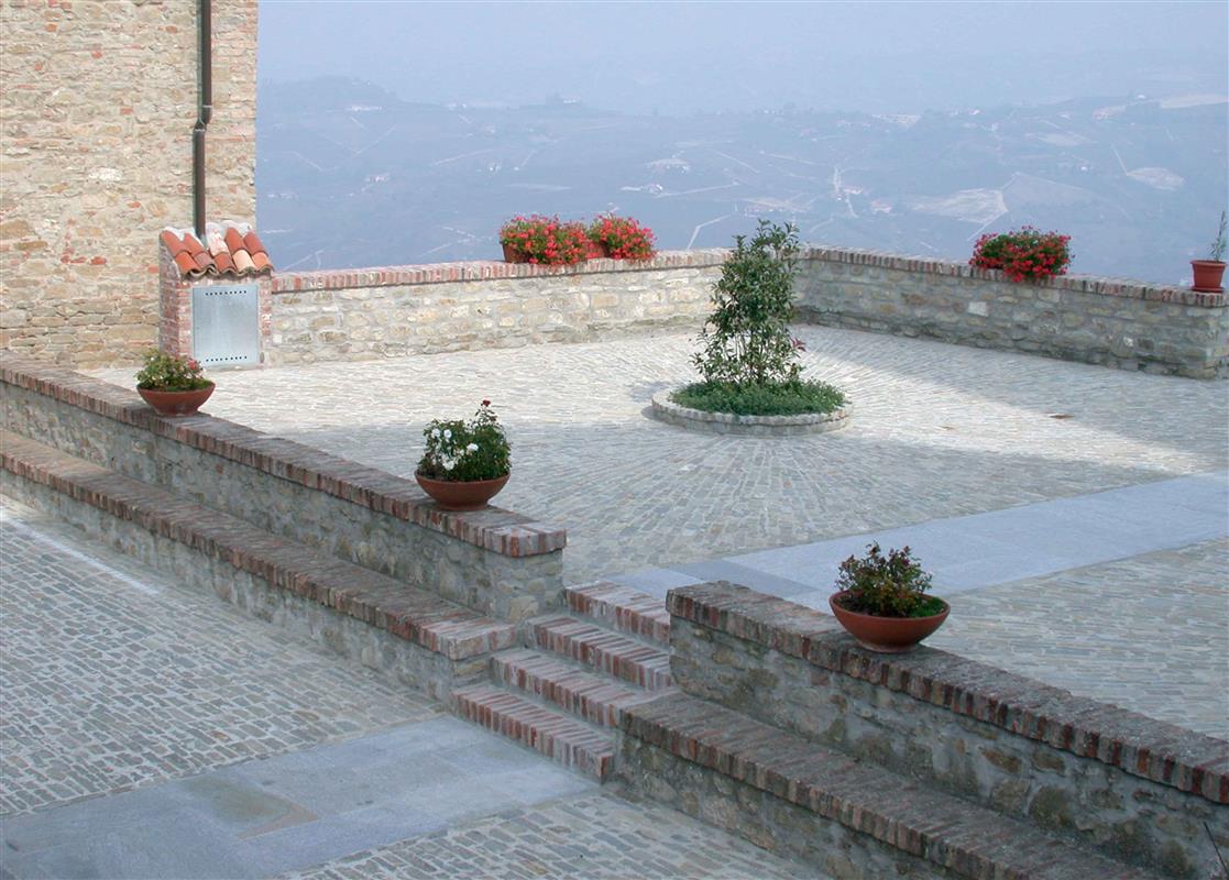 Pavimentazione tipo Sternìa in Pietra di Langa Naturale n°6