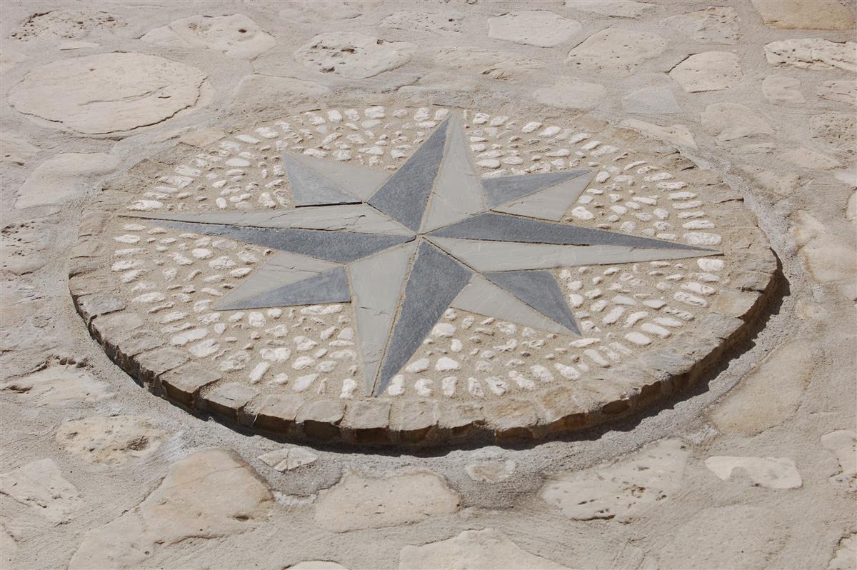 Rosa dei venti in pietra n°6