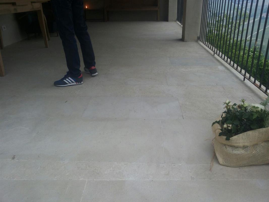 Pavimento interno in Pietra Alpina Naturale n°9