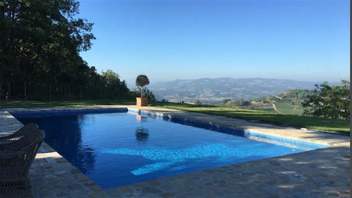 Pavimento e bordo per piscina in Pietra di Langa Naturale n°1