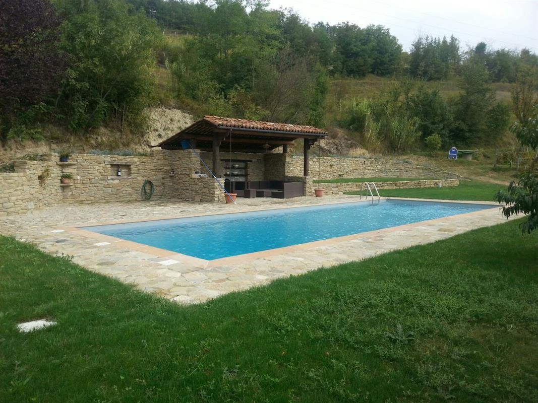 Pavimento e bordo per piscina in Pietra di Langa Naturale n°23