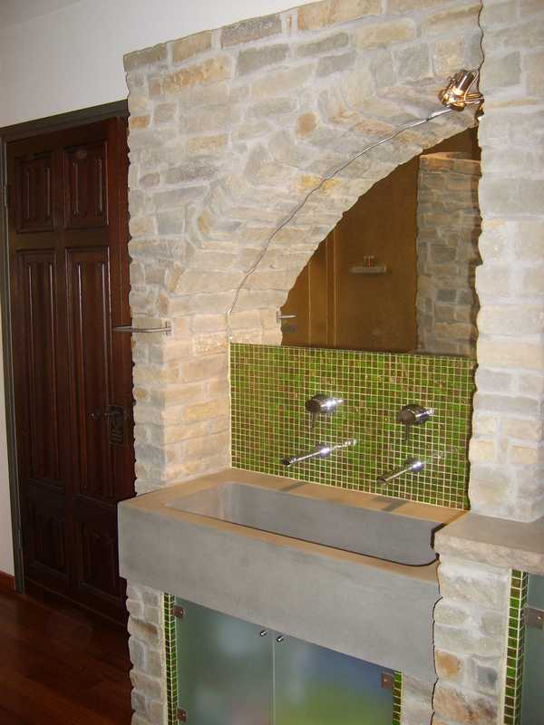Rivestimento parete bagno in Pietra di Langa Naturale n°28