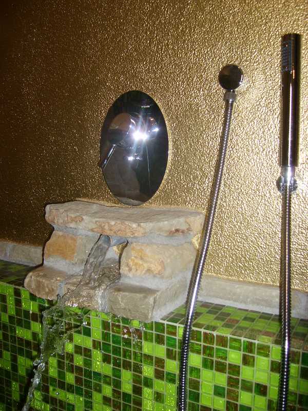 Particolare di arredo bagno in Pietra di Langa Naturale n°32