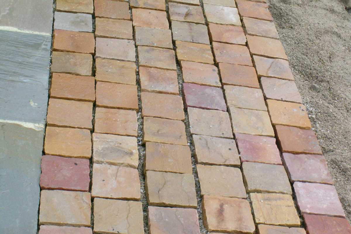 Pavé con tozzetti in Pietra Gaia Naturale n°47
