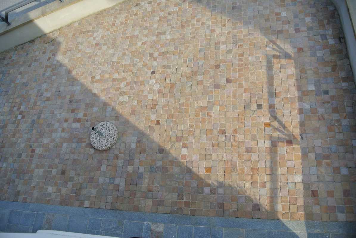 Pavé con tozzetti in Pietra Gaia Naturale n°68