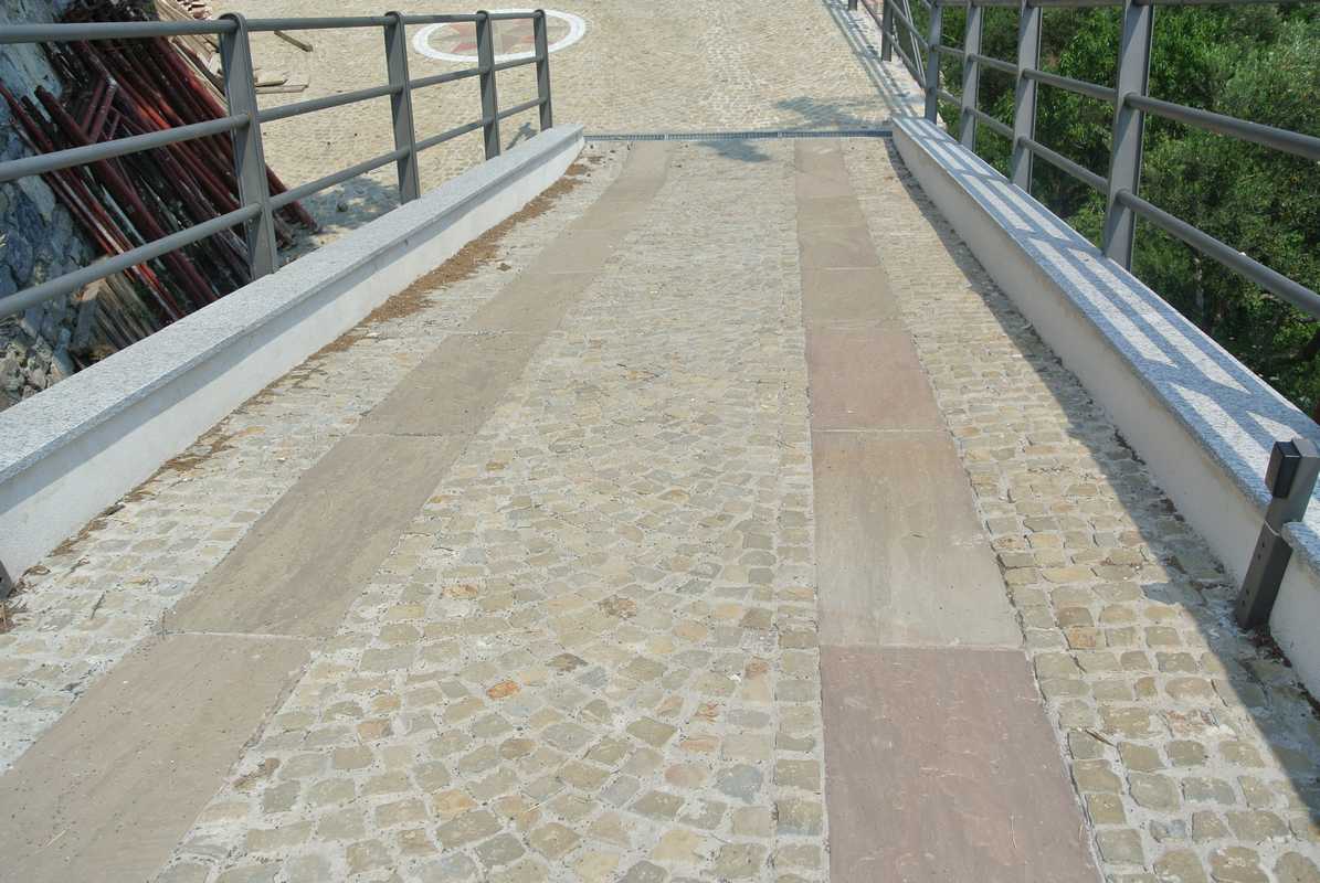 Pavé con tozzetti in Pietra di Langa Naturale n°22