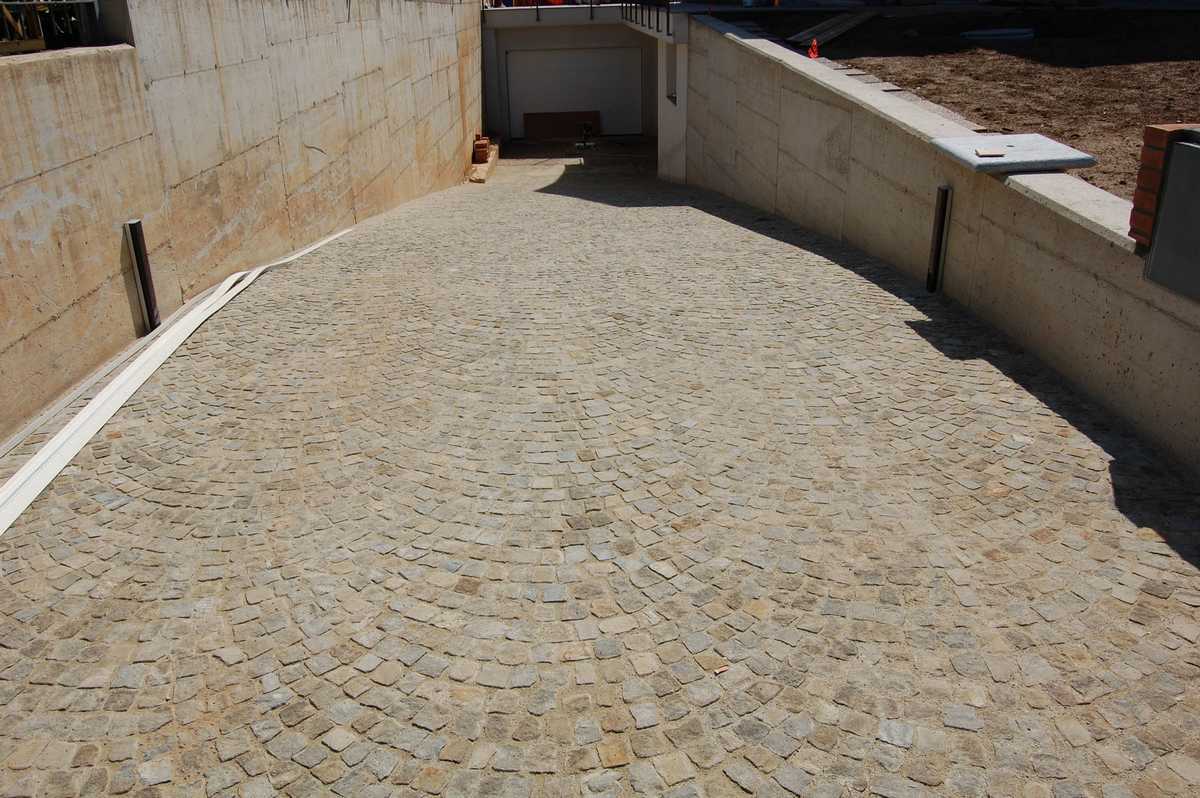 Pavé con tozzetti in Pietra di Langa Naturale n°40