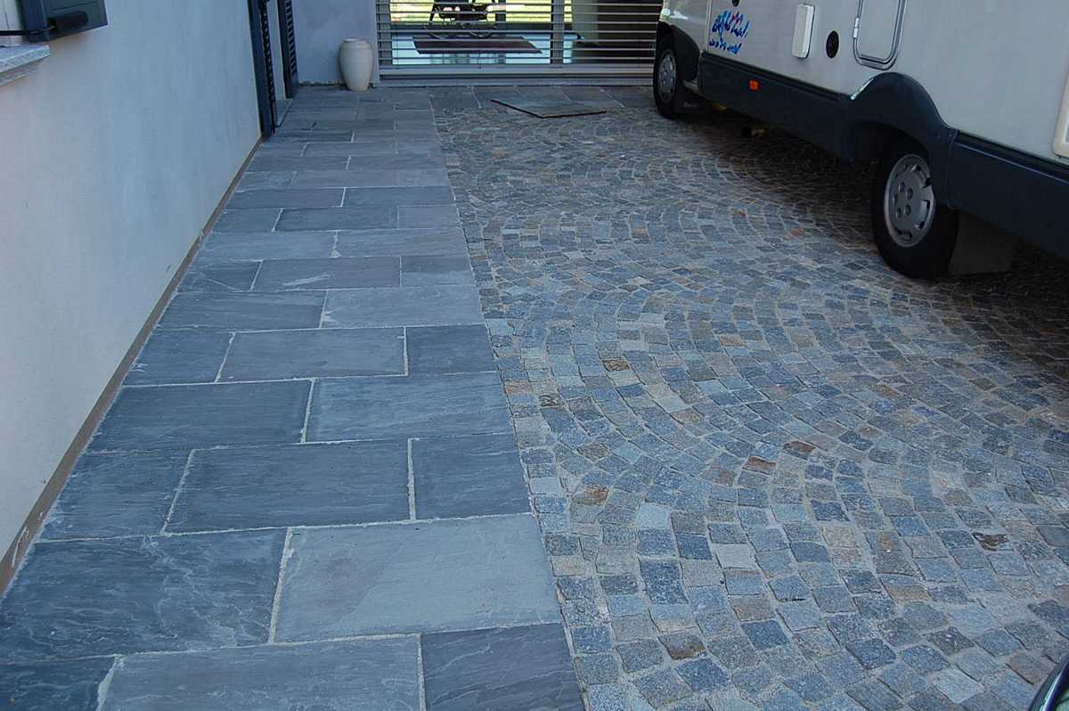 Pavé con tozzetti in Pietra di Luserna Naturale n°61