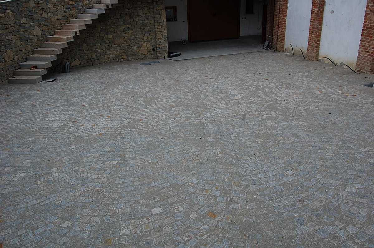 Pavé con tozzetti in Pietra di Luserna Naturale n°65