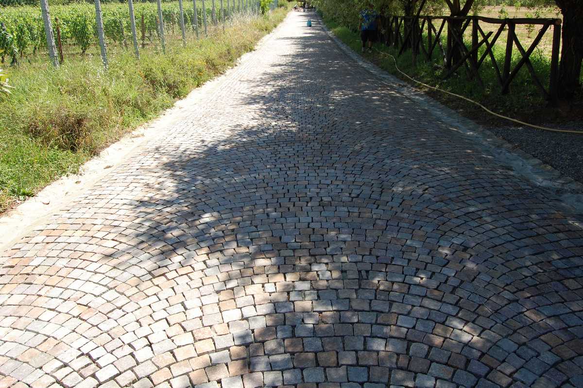 Pavé con tozzetti in Porfido del Trentino Naturale n°18