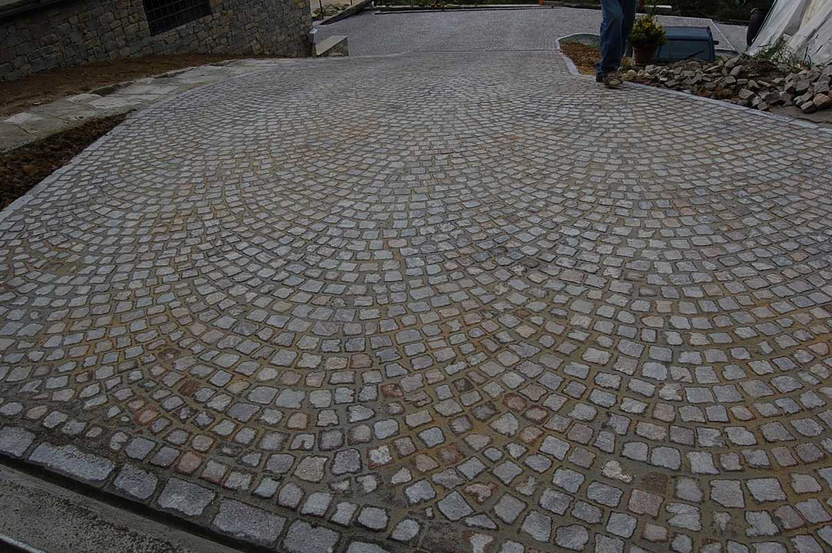 Pavé con tozzetti in Porfido Naturale n°60