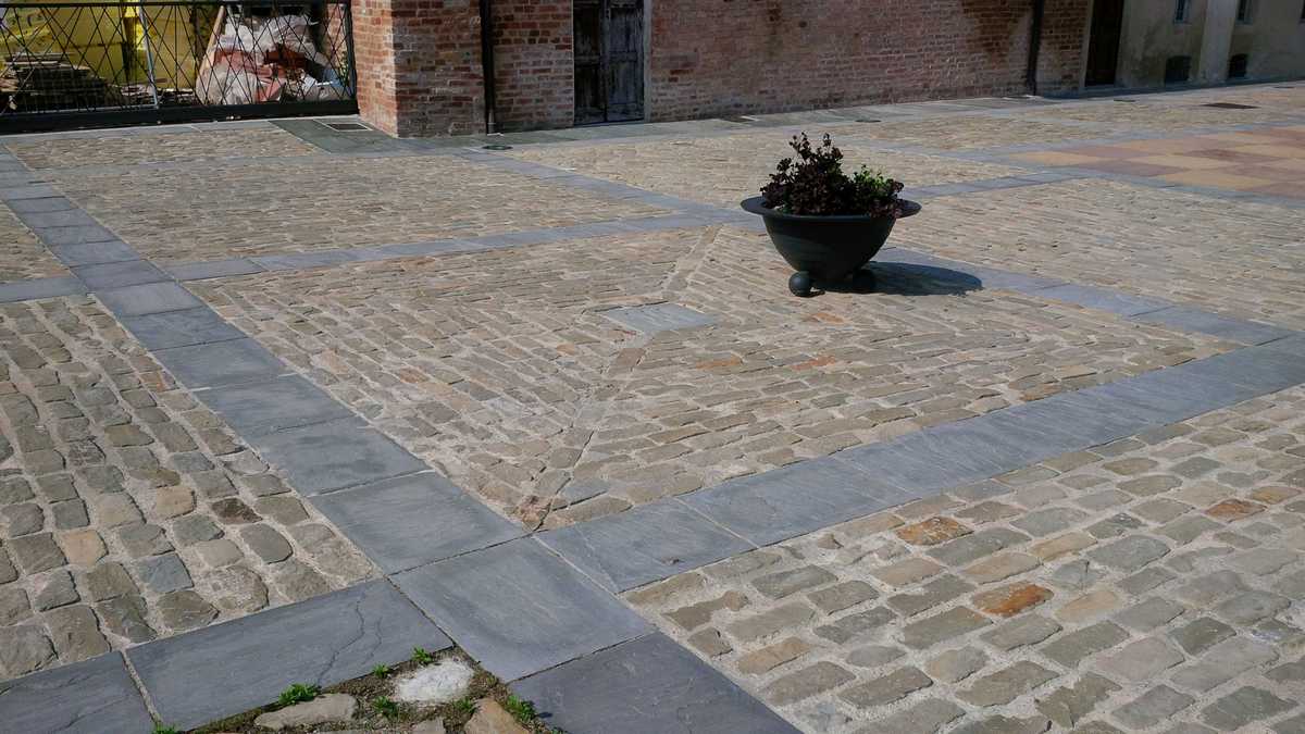 Pavimentazione tipo Sternìa in Pietra di Langa Naturale n°14