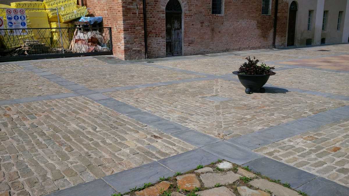 Pavimentazione tipo Sternìa in Pietra di Langa Naturale n°16