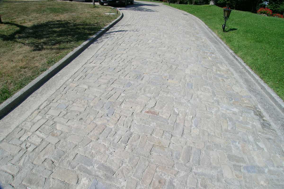 Pavimentazione tipo Sternìa in Pietra di Langa Naturale n°41