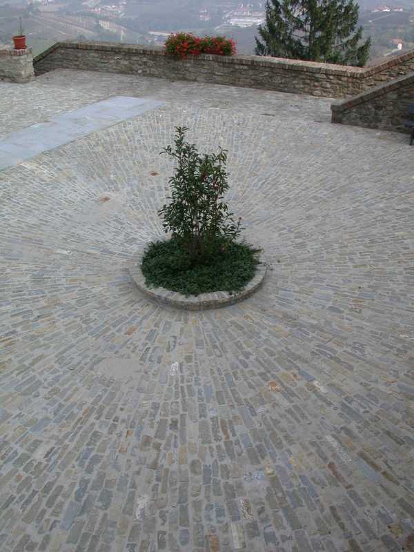 Pavimentazione tipo Sternìa in Pietra di Langa Naturale n°7