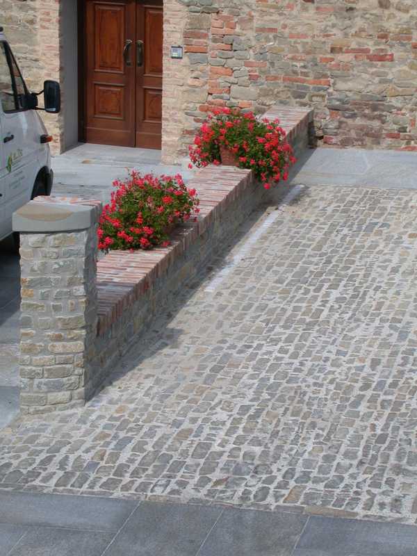 Pavimentazione tipo Sternìa in Pietra di Langa Naturale n°9