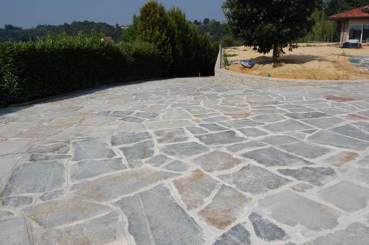 Pavimentazione tipo Opus Incertum in Pietra di Luserna Naturale n°7