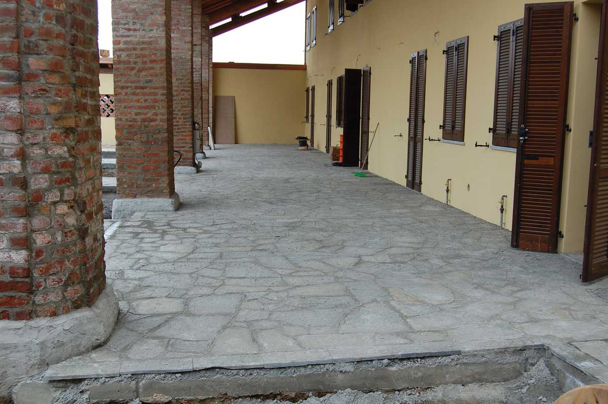 Pavimentazione tipo Opus Incertum in Pietra di Luserna Naturale  n°9