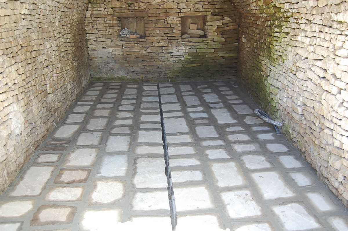 Pavimentazione tipo “A correre” in Pietra Braun Naturale n°31
