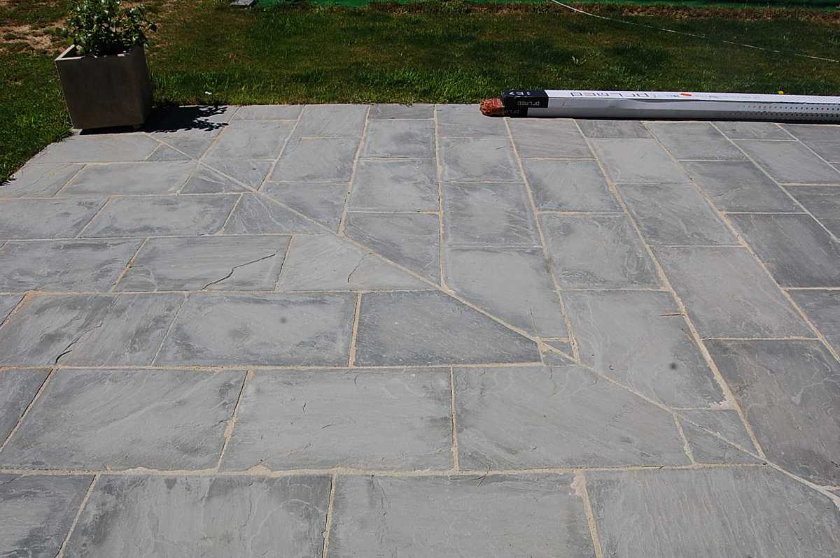 Pavimentazione tipo “Patio” in Pietra Gaia Naturale n°26