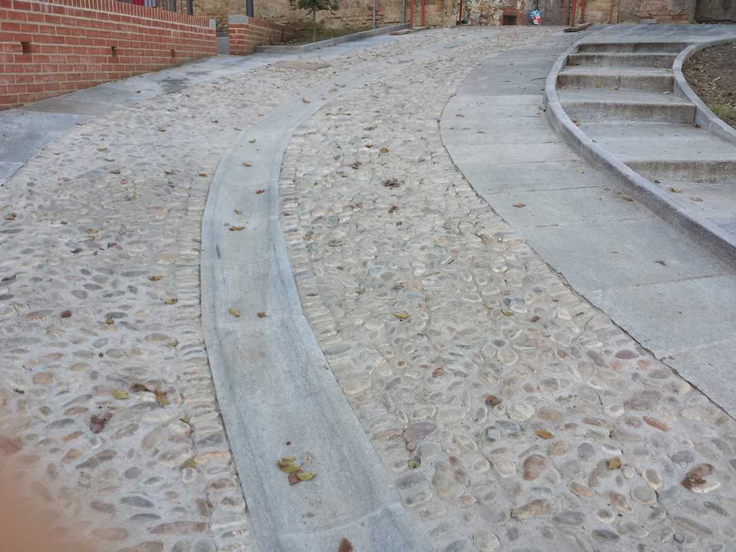 Pavimento tipo “Ciottolato”  in ciottoli n°17
