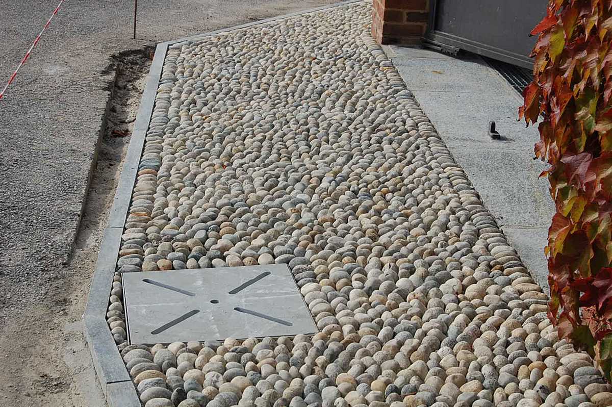Pavimento tipo “Ciottolato”  in ciottoli n°27