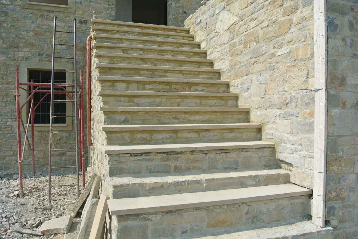 Scala esterna in Pietra di Langa Naturale n°33