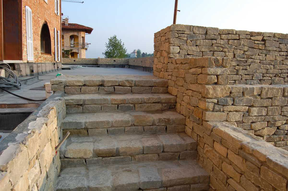 Scala esterna in Pietra di Langa Naturale n°35