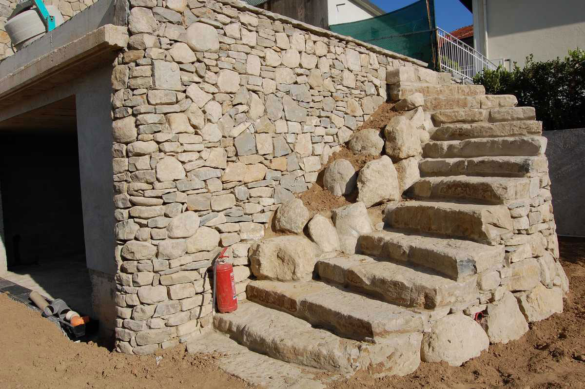 Scala esterna in Pietra di Langa Naturale n°38