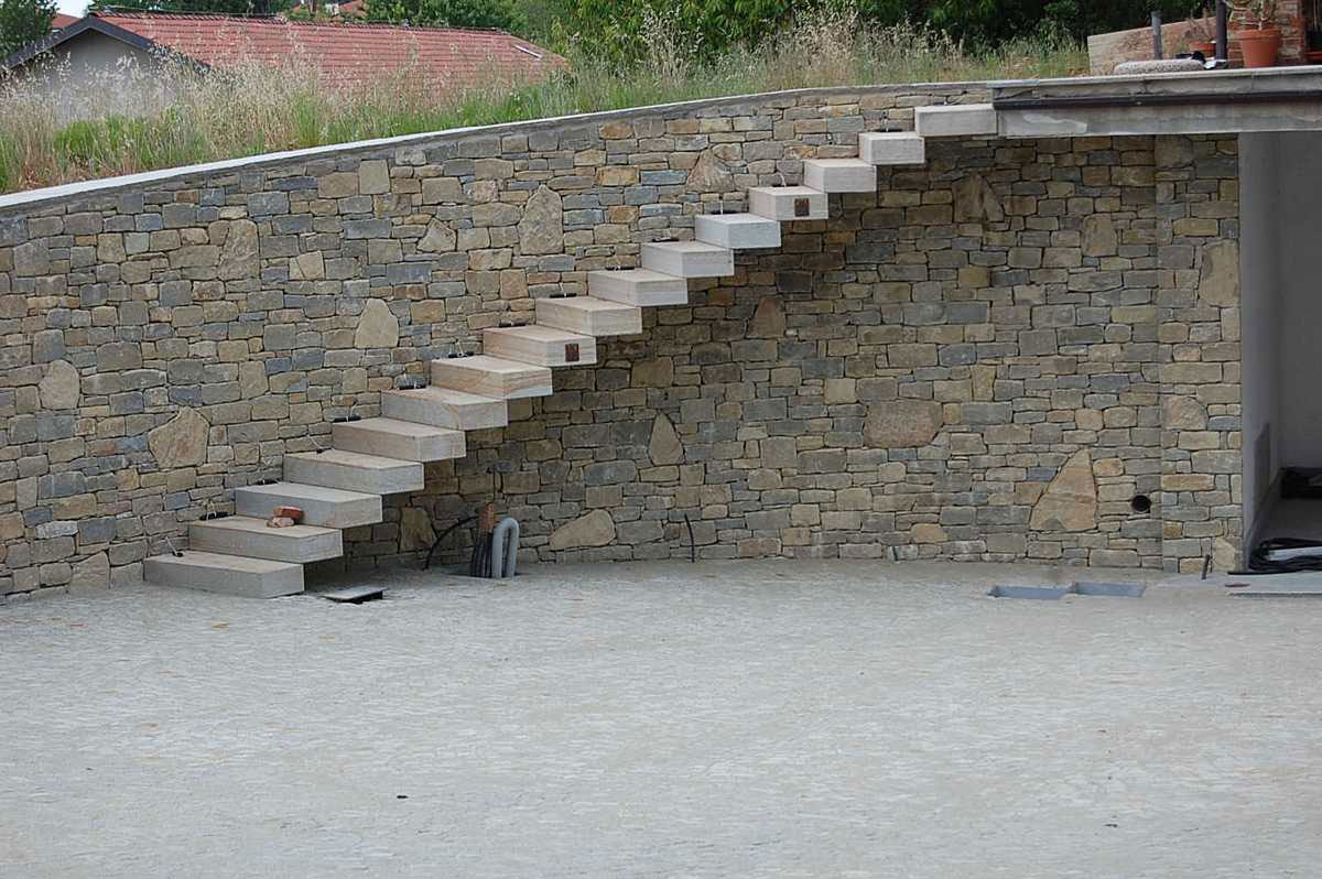 Scala esterna in Pietra di Luserna Naturale n°25