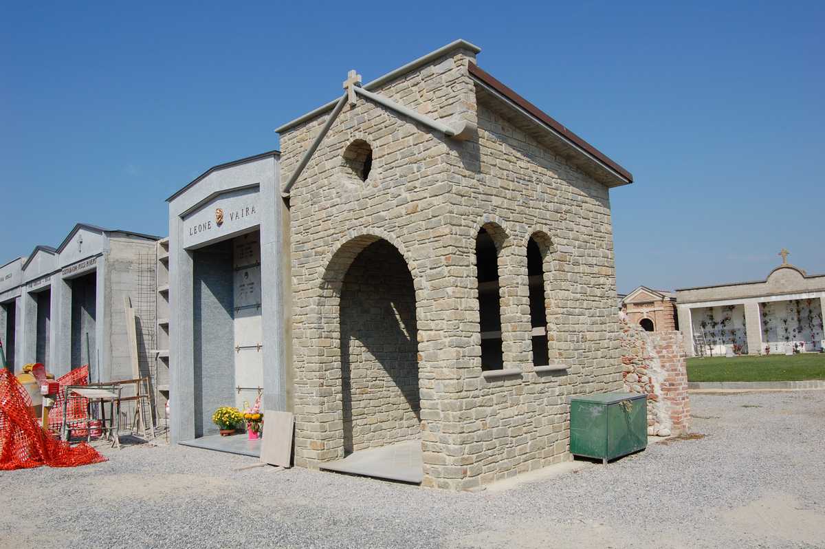 Tombe familiale en Pierre de Langa Naturelle n°10