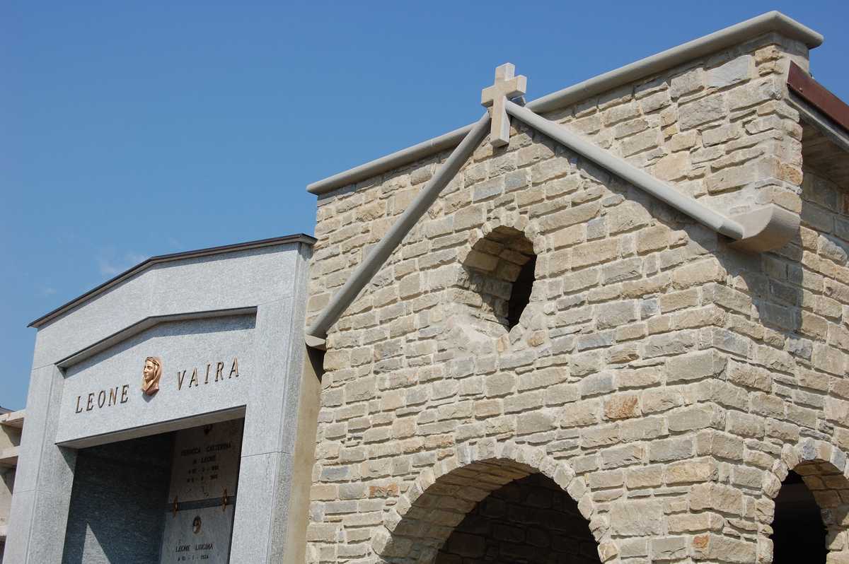 Tombe familiale en Pierre de Langa Naturelle n°9